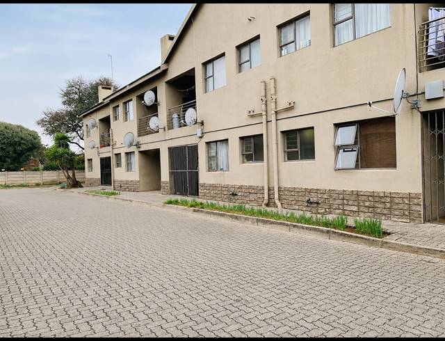 2 BEDROOM APARTMENT FOR SALE IN VANDERBIJLPARK SE 6